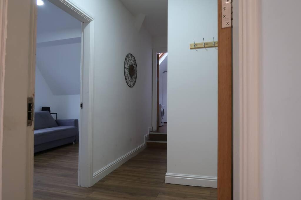 Two-Bedroom Apartment With Scenic Balcony View Shipley  Exterior photo
