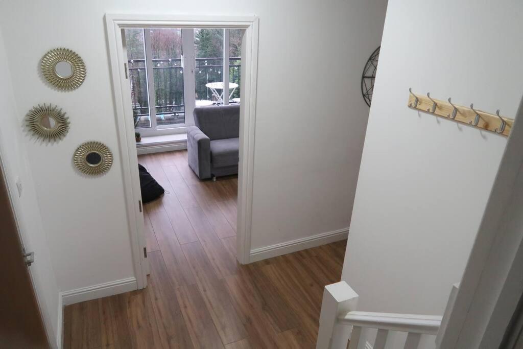 Two-Bedroom Apartment With Scenic Balcony View Shipley  Exterior photo