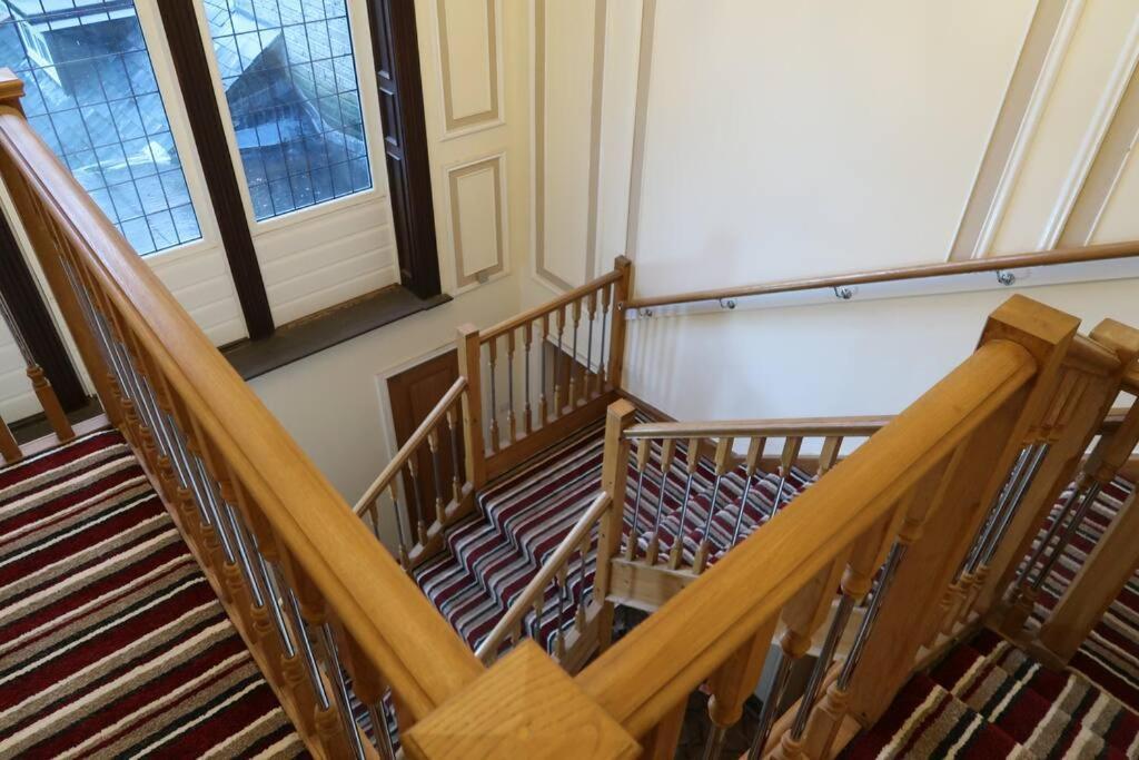 Two-Bedroom Apartment With Scenic Balcony View Shipley  Exterior photo