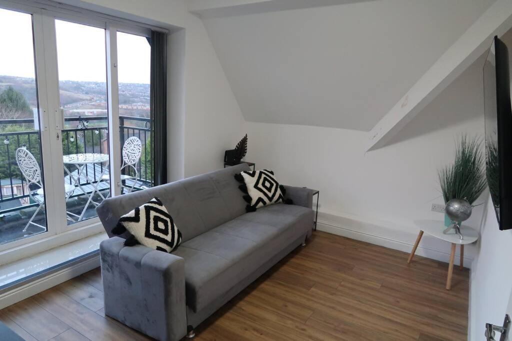 Two-Bedroom Apartment With Scenic Balcony View Shipley  Exterior photo
