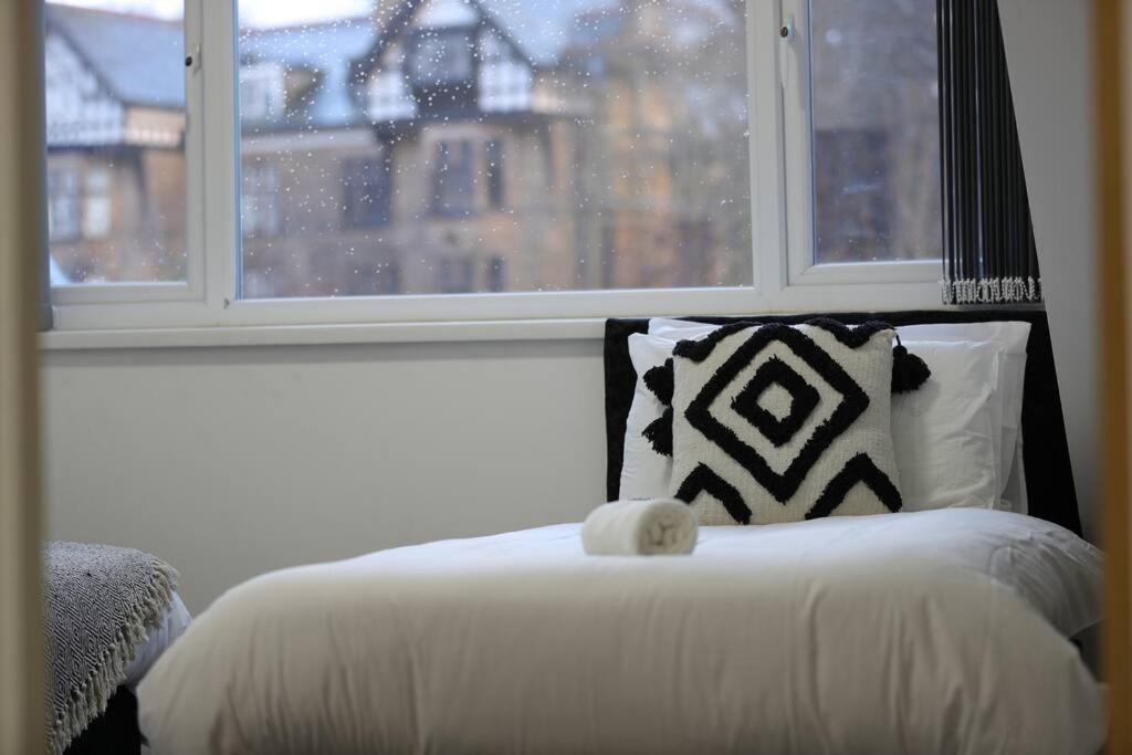 Two-Bedroom Apartment With Scenic Balcony View Shipley  Exterior photo
