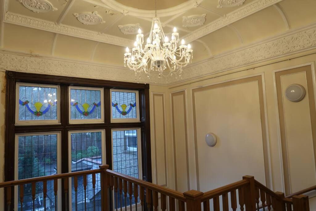 Two-Bedroom Apartment With Scenic Balcony View Shipley  Exterior photo